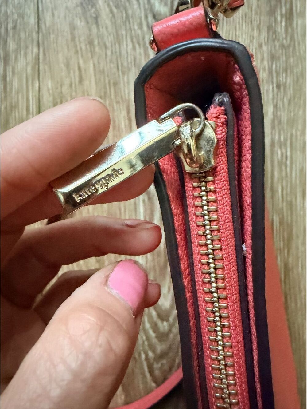 💥SOLD OUT💥Kate Spade Salmon Coral Pebbled Leather Crossbody Bag - Picture 7 of 9